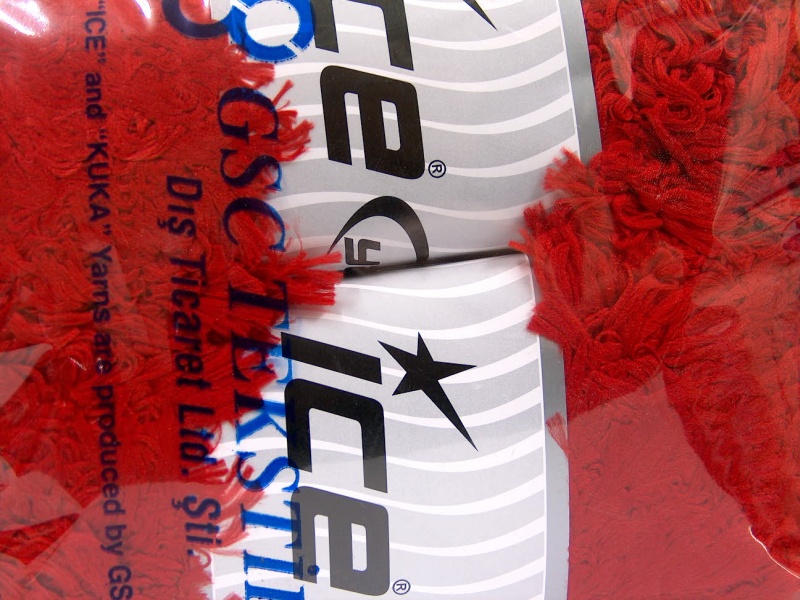 Rood Eyelash Yarns 2x200gr