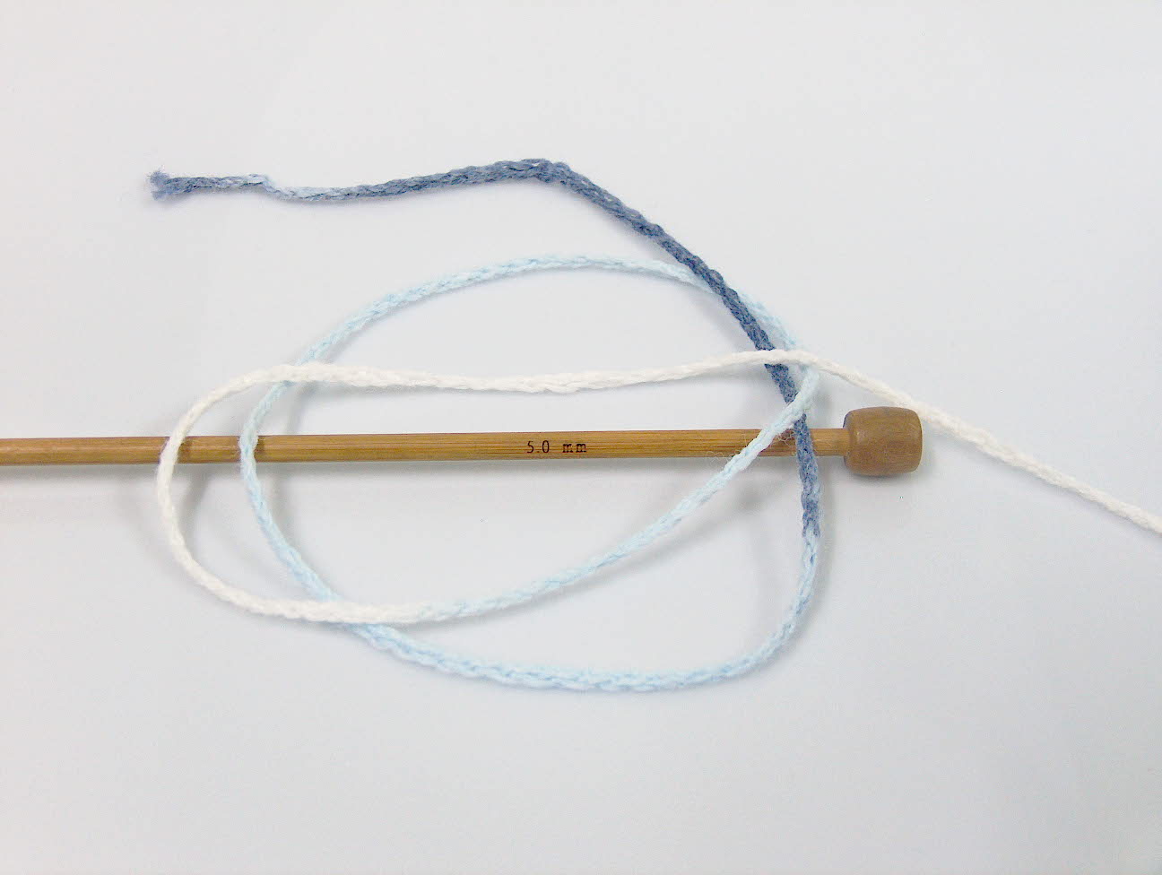 Wit|Marineblauw|Blauw Tinten Zelfstrepende Garens 2x200gr