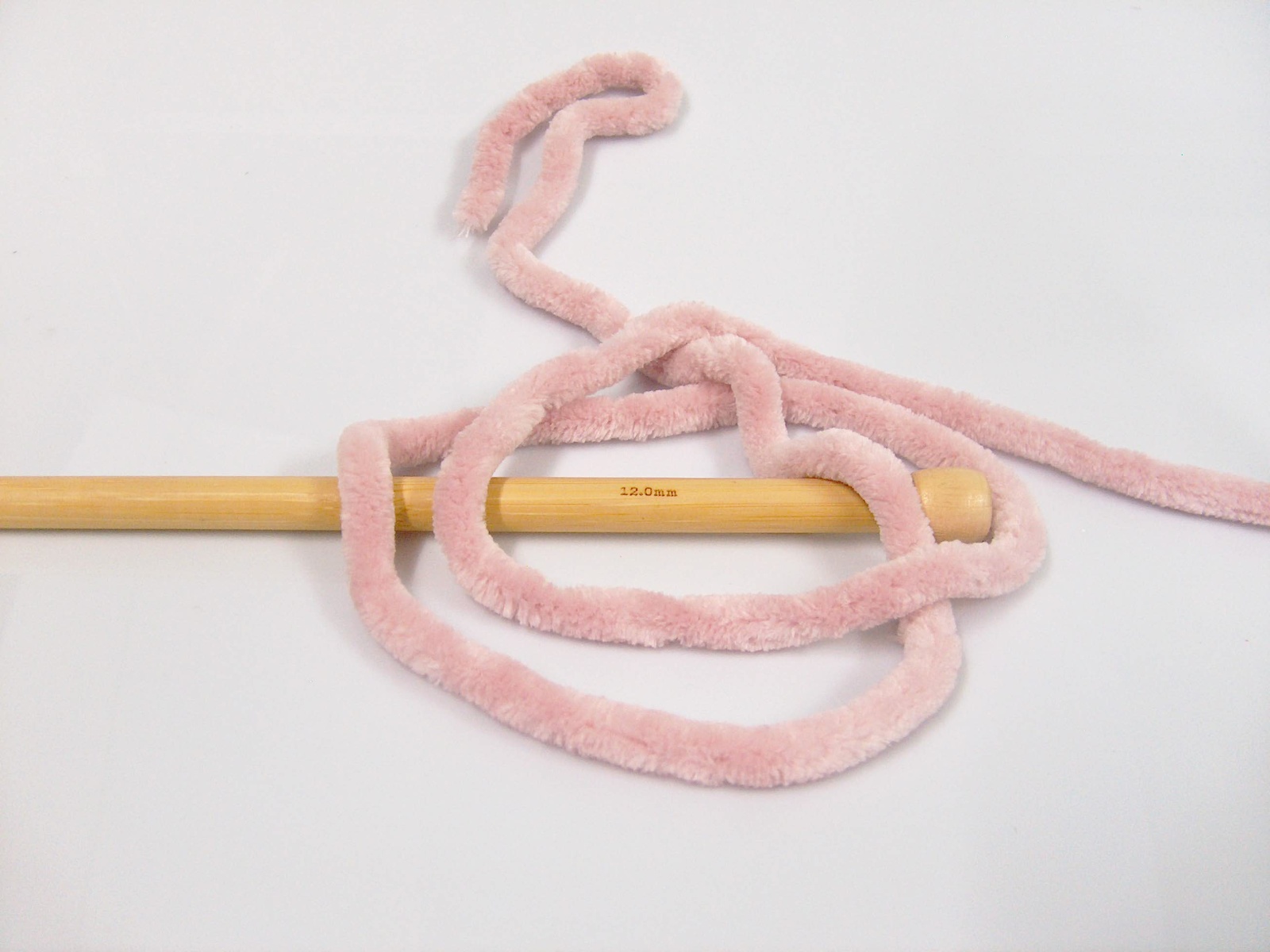 Roze Chenille Garen 6 – 2x200gr – Pendikte 12-16mm