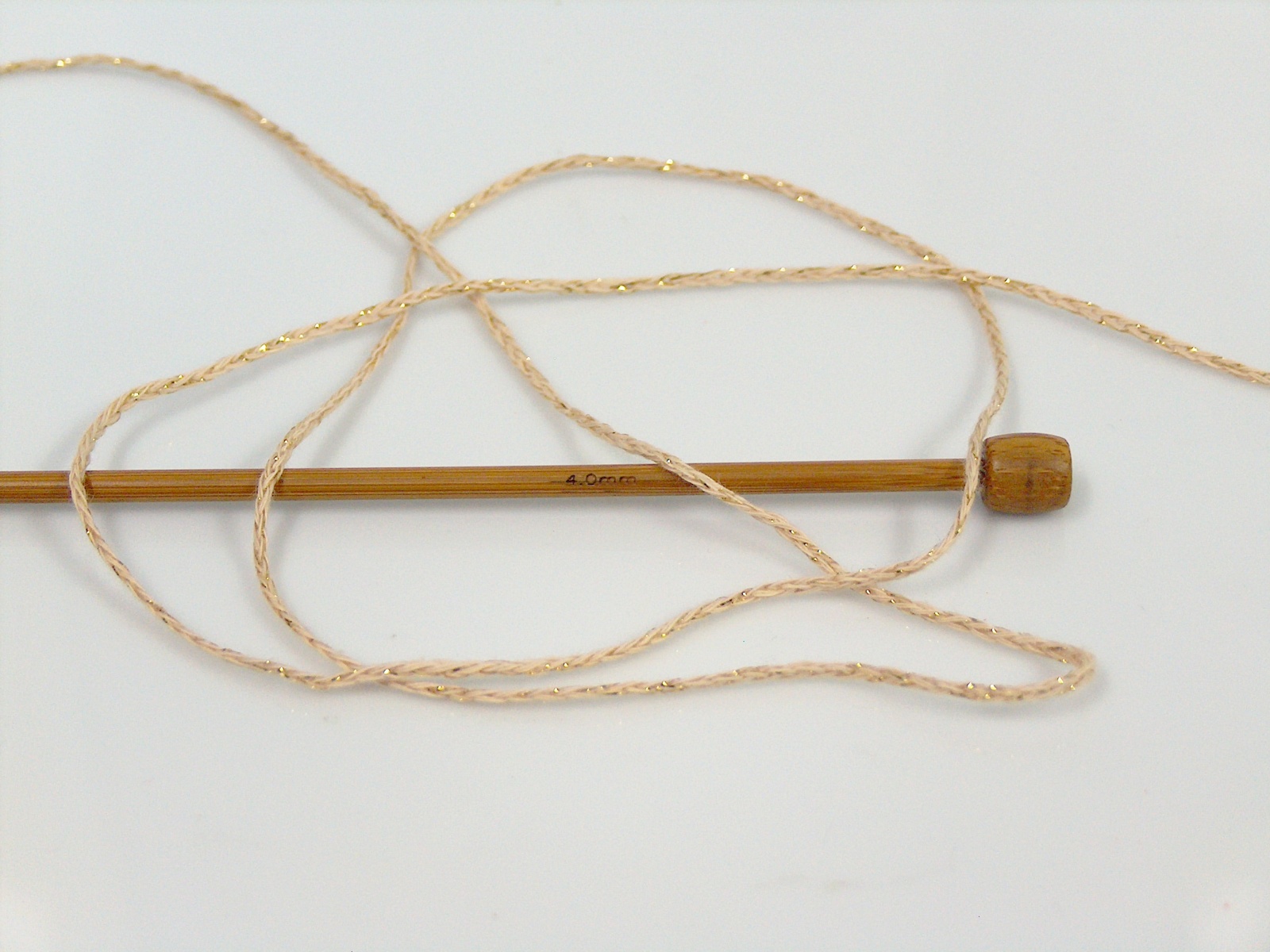 Donker Crème Katoen met Gouddraad Garens 8x50gr