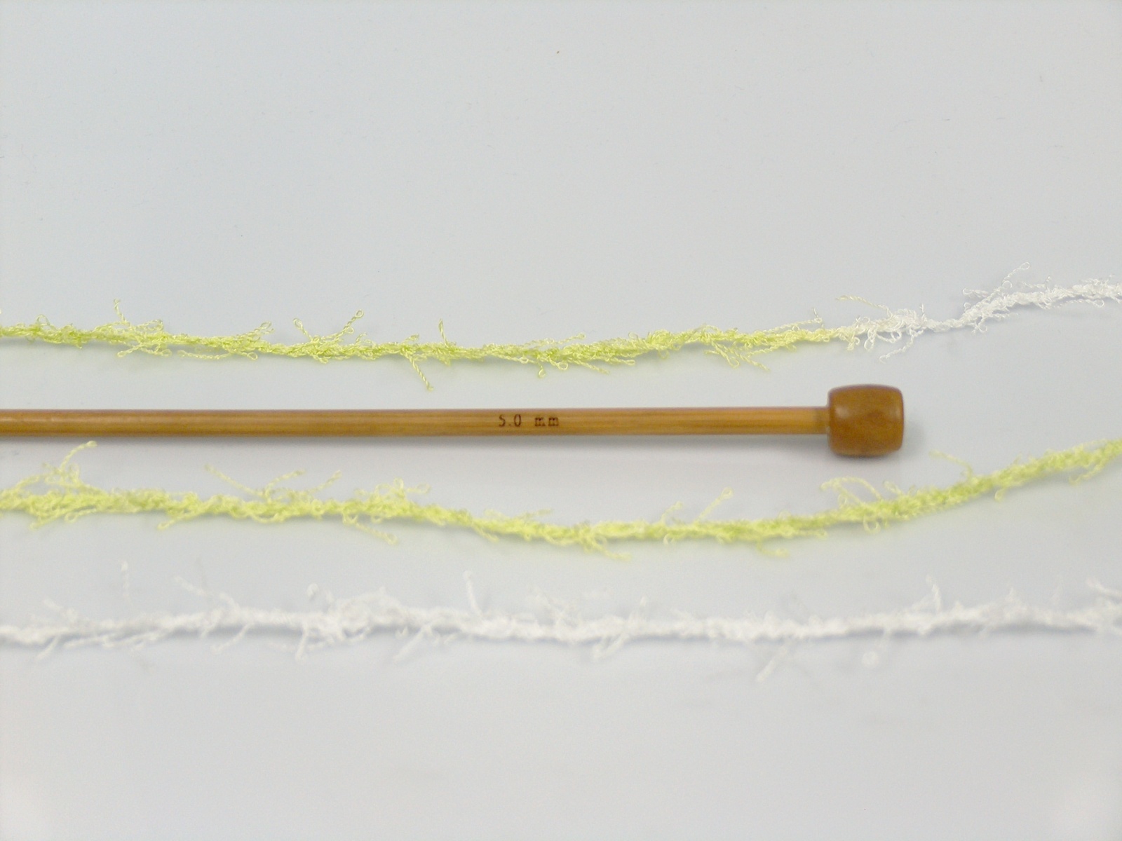 Wit|Pistache groen Eyelash Yarns 4x100gr
