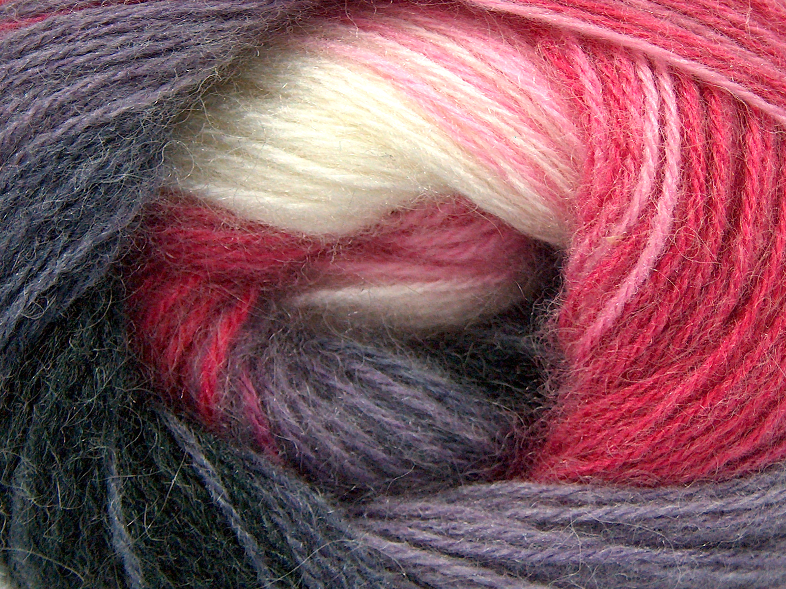 Roze|Zwart|Ecru|Paarse tinten Herfst Winter Garens 4x100gr