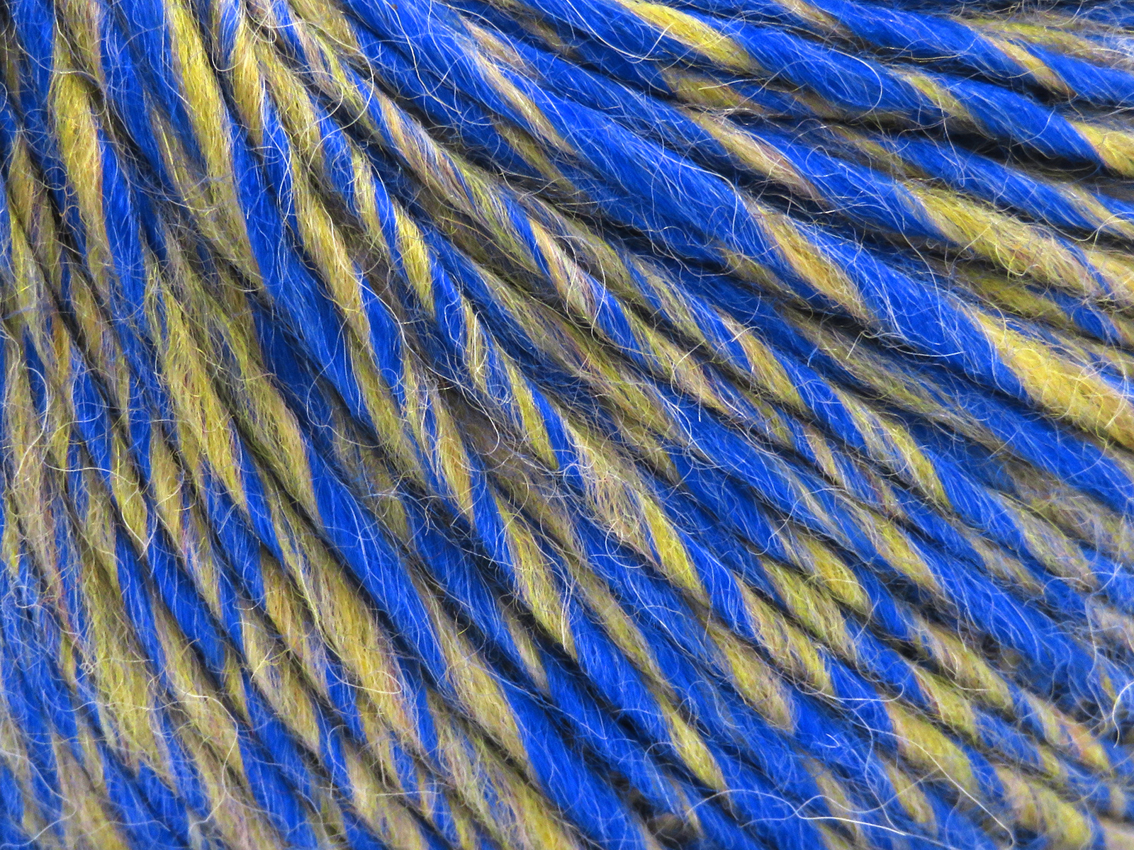 Goud|Olijfgroen|Saksisch blauw Limited Edition Luxury Yarns 4x100gr
