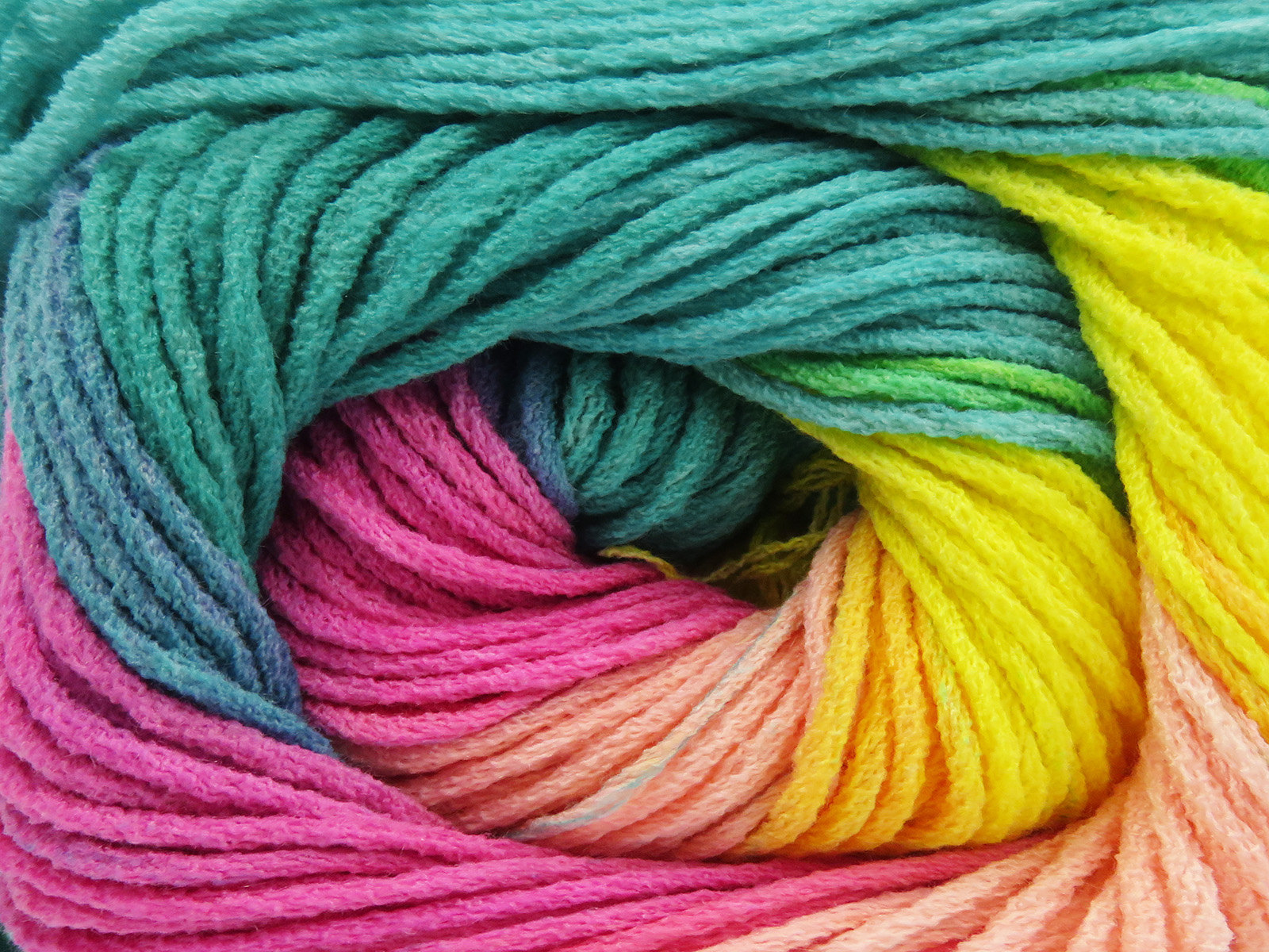 Groen|Geel|Roze tinten Zelfstrepende Garens 4x100gr