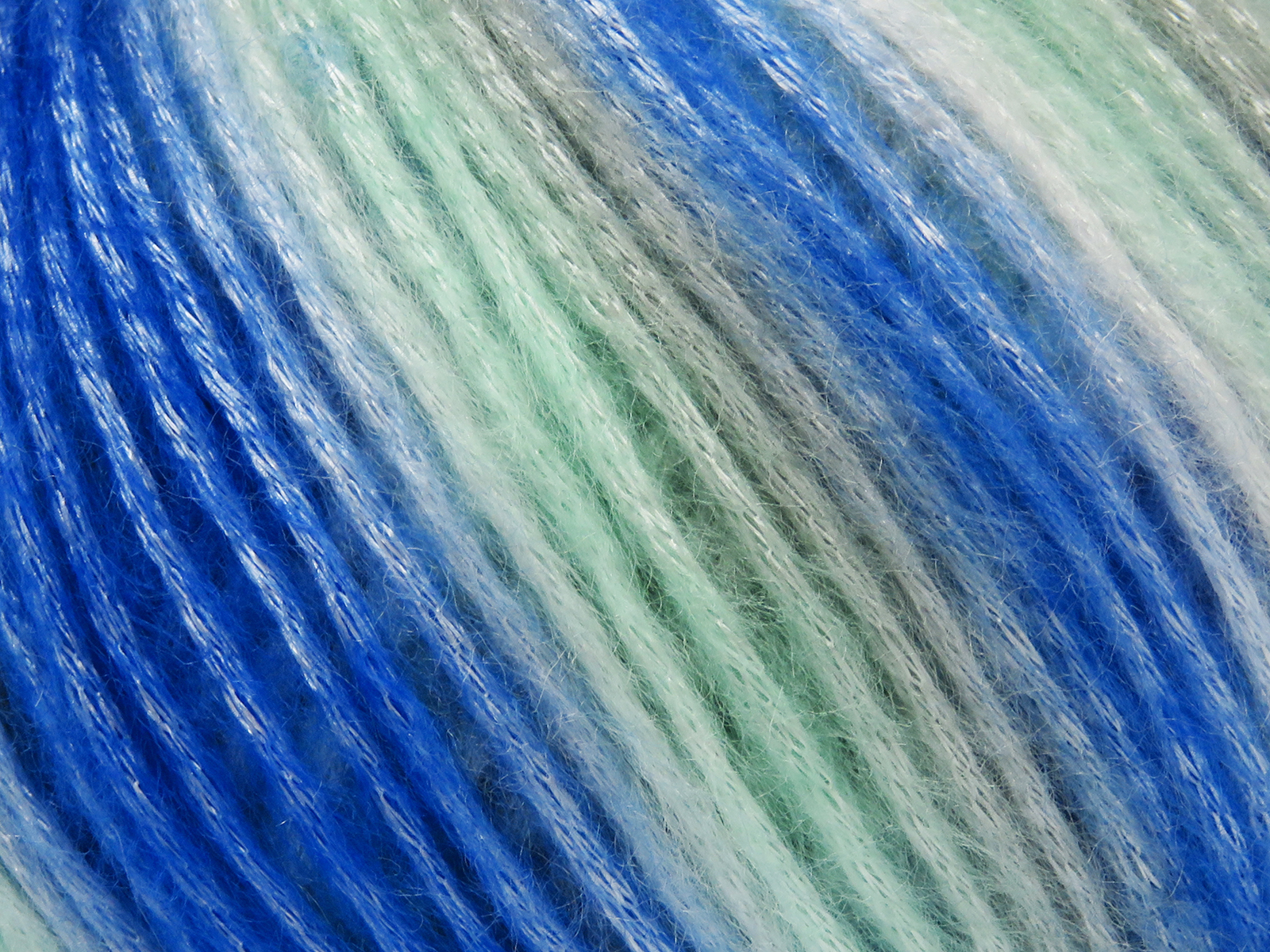 Ice Yarns Picasso Blauw|Wit|Licht Grijs|Mint Groen Zelfstrepende Garens 8x50gr
